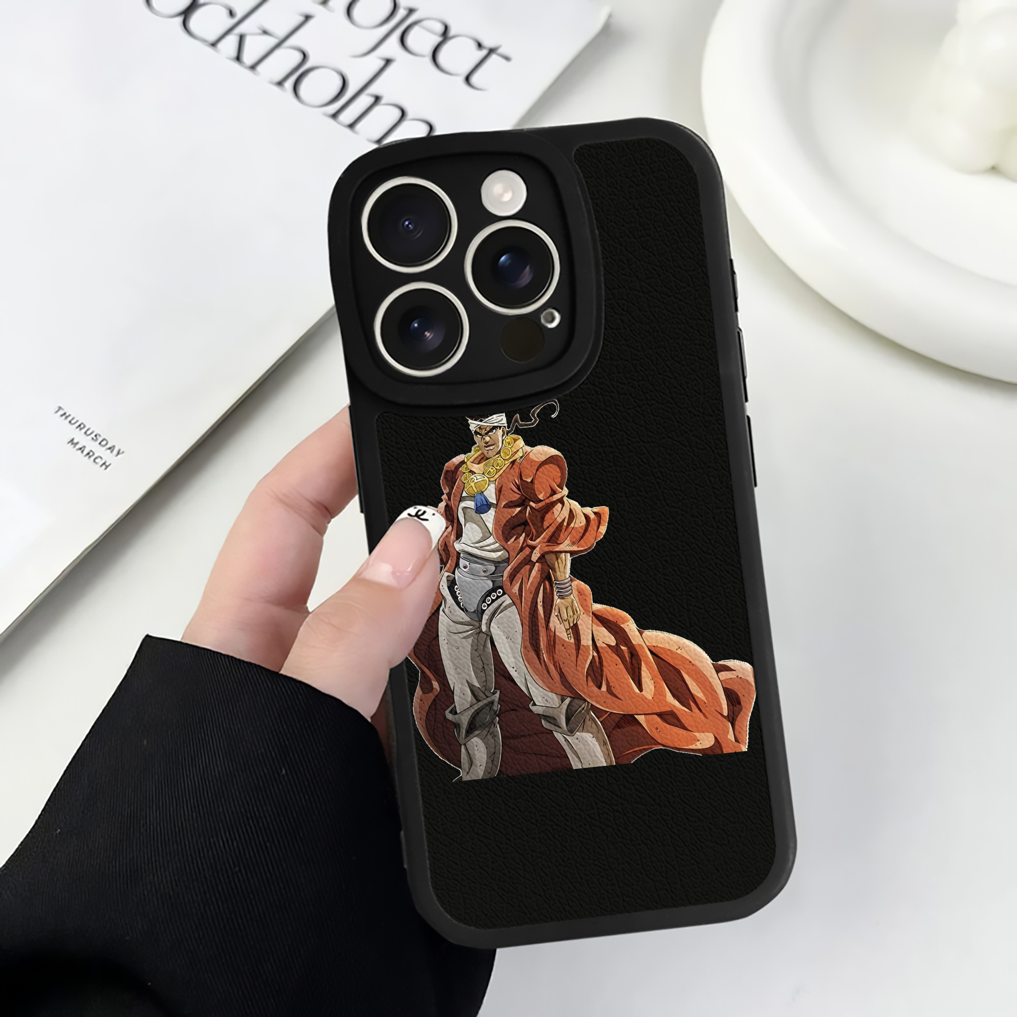 （画像用） ジョジョの奇妙な冒険 ムハンマド?アブドゥル JoJo's Bizarre Adventure Muhammad Avdol 【iPhone 16シリーズ対応】シリコンスマホケース（レザー調） 材質：シリコン